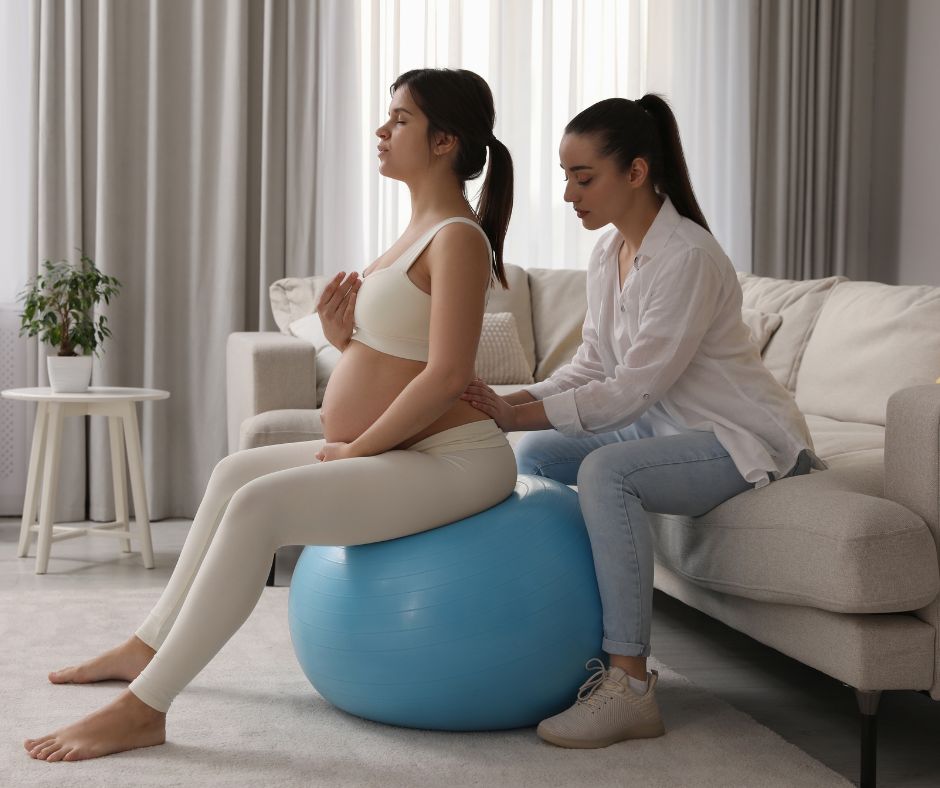 Doula é a profissional que oferece apoio físico, informacional e emocional durante a gravidez e, especialmente, durante o parto.