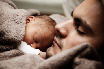 A presença e o apoio do pai durante a gestação, parto e pós-parto são inestimáveis e podem moldar positivamente a experiência da família como um todo.