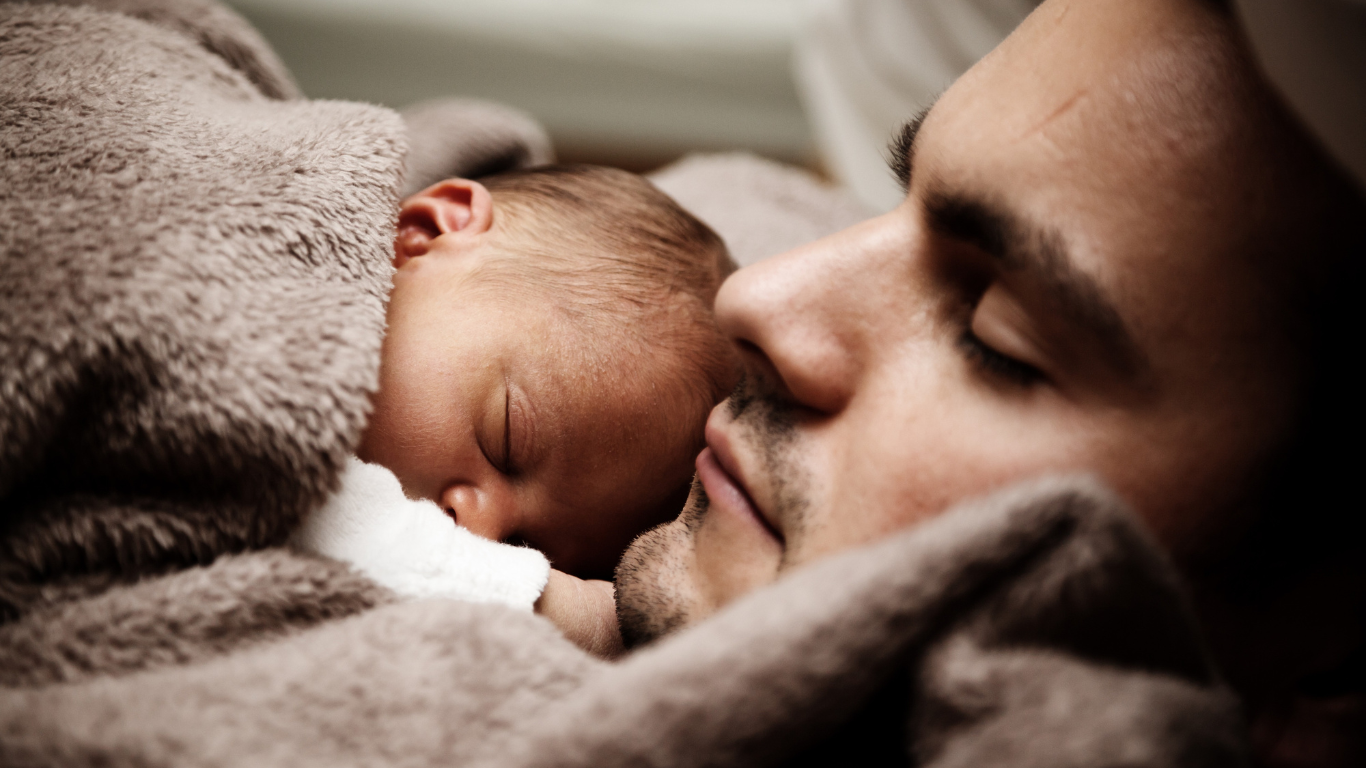A presença e o apoio do pai durante a gestação, parto e pós-parto são inestimáveis e podem moldar positivamente a experiência da família como um todo.