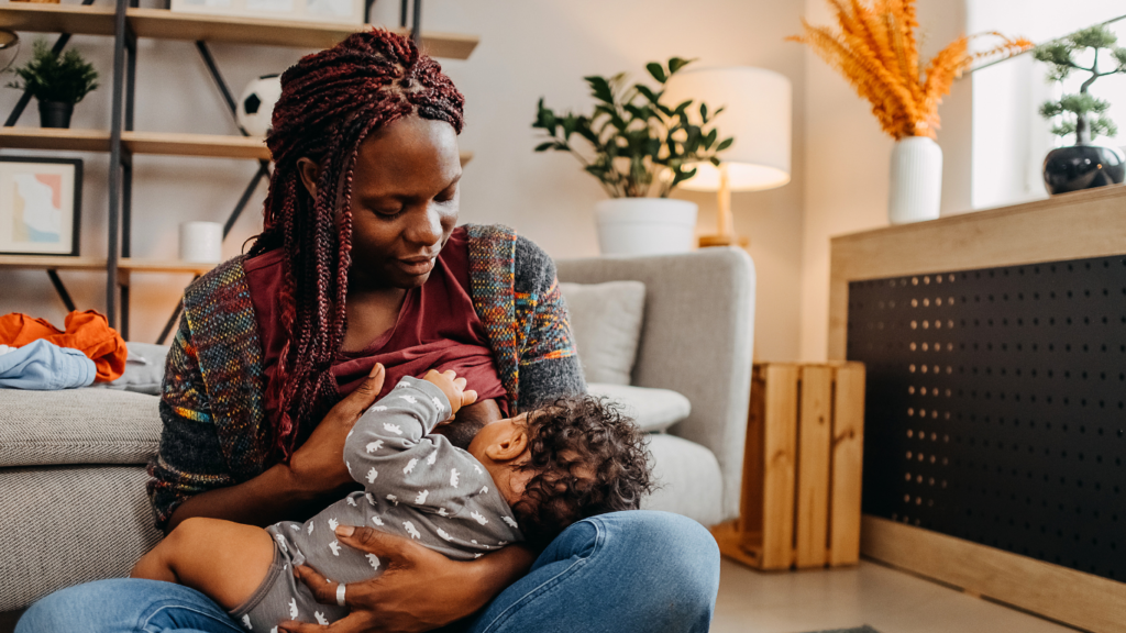 reconhecendo os benefícios não apenas para o bebê, mas também para as mães.