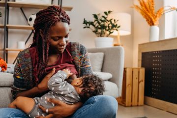 reconhecendo os benefícios não apenas para o bebê, mas também para as mães.