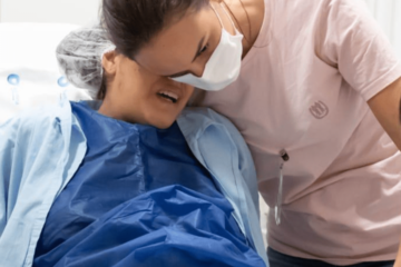 Doula acompanhando gestante em maternidade conforme a Lei 15.381/2026